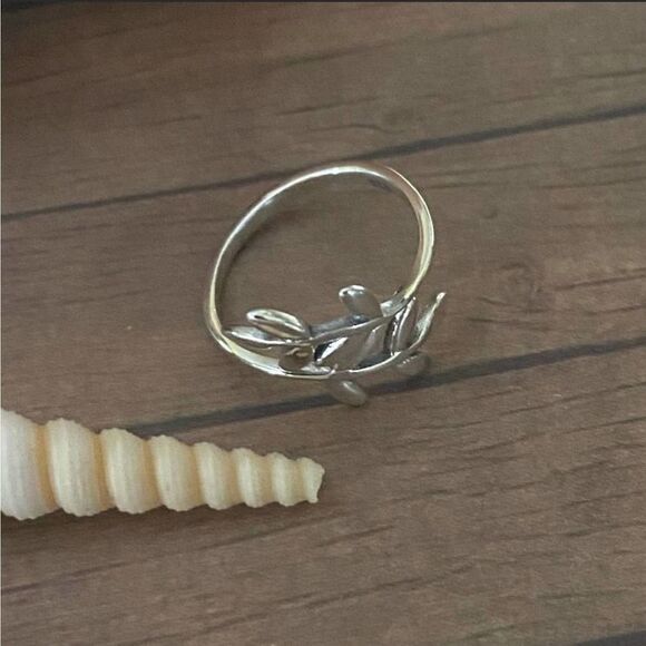 Sterling Silver Wrap Around Leaf Toe Ring - Picture 3 of 4